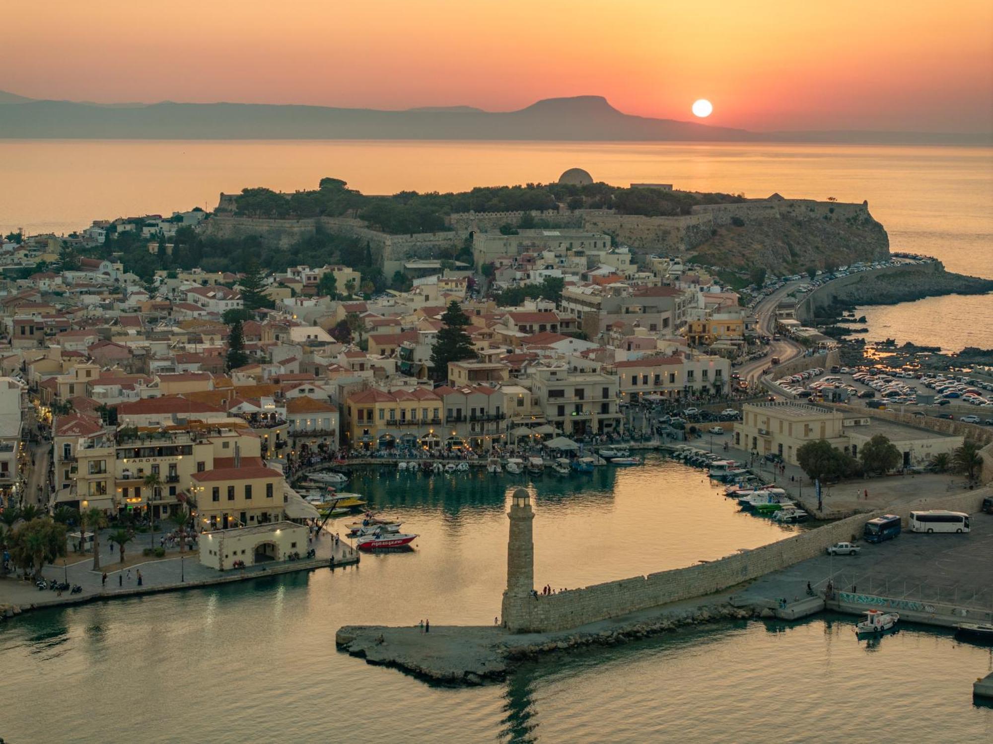 Rettimo Suites, Experience Luxury In The Heart Of Rethymno Extérieur photo